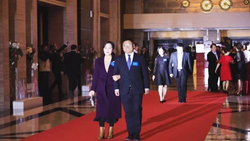 “感恩相伴?筑夢(mèng)同行”——龍港集團(tuán)2019新春年會(huì)盛大舉行！