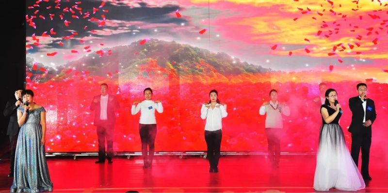 “感恩相伴?筑夢(mèng)同行”——龍港集團(tuán)2019新春年會(huì)盛大舉行！