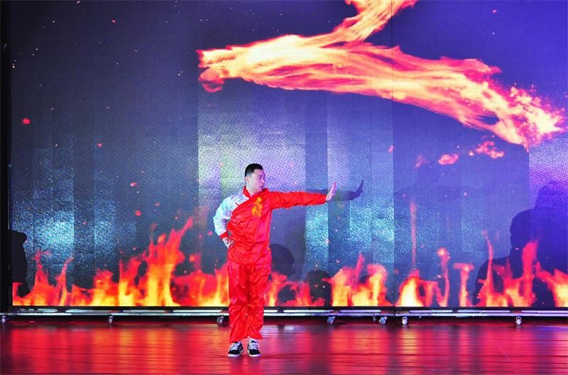 “感恩相伴?筑夢(mèng)同行”——龍港集團(tuán)2019新春年會(huì)盛大舉行！