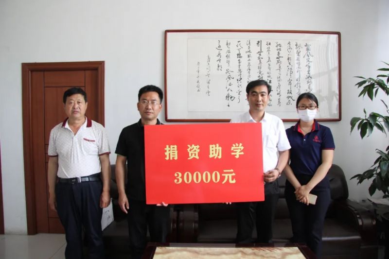 傾情捐贈(zèng)，助力復(fù)學(xué)——龍港集團(tuán)愛心捐助飲馬山陽(yáng)小學(xué)