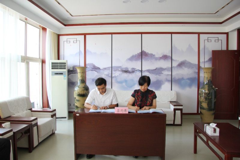 校企聯(lián)袂，共筑教育——“龍港·育秀園”又一教育教學(xué)獎勵基金簽約儀式圓滿完成！