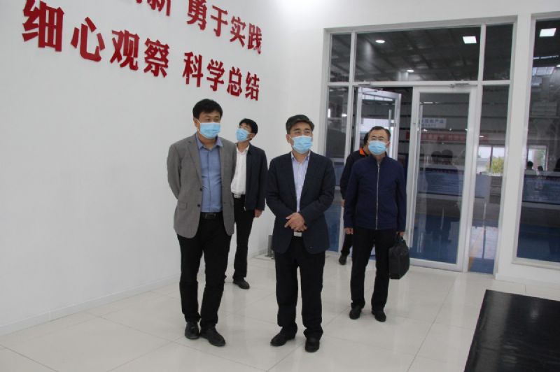 濰坊市財政局黨組書記、局長王金祥一行到龍港硅業(yè)公司調(diào)研