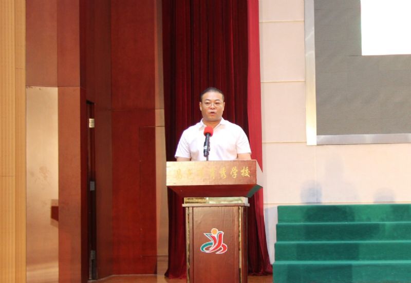 “龍港·育秀園”獎(jiǎng)勵(lì)基金頒獎(jiǎng)儀式暨育秀學(xué)校教師節(jié)表彰大會(huì)隆重舉行！